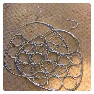 Scarf hanger / organizer